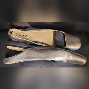 Trotters Sarina  polish of patent with elastic size 10N preloved, like new.